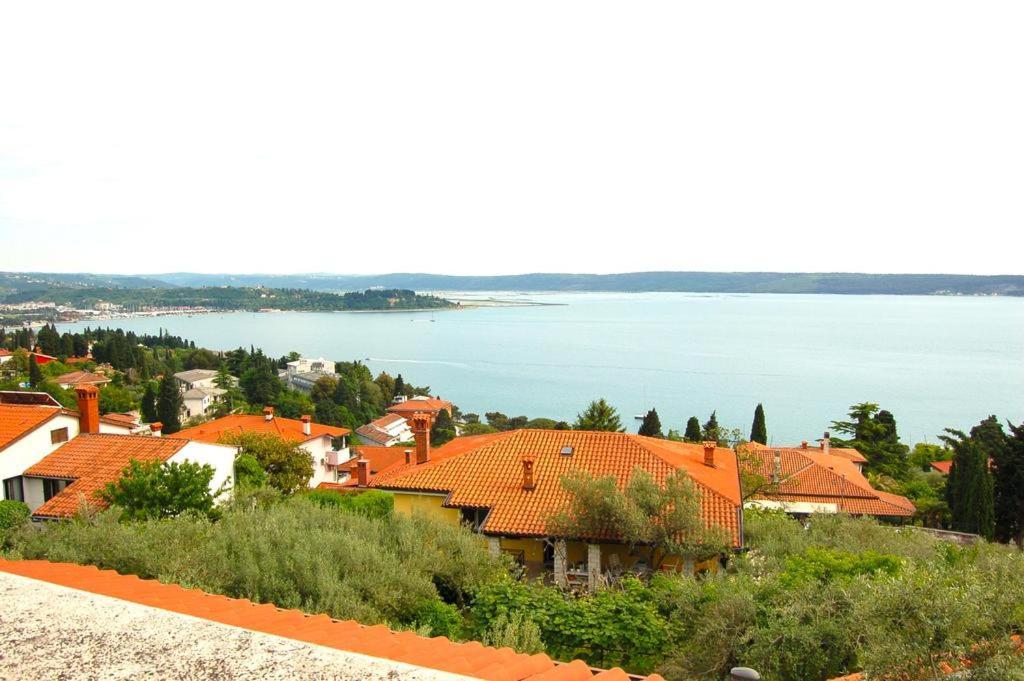 Apartamento Beautiful Street Portoroz Exterior foto